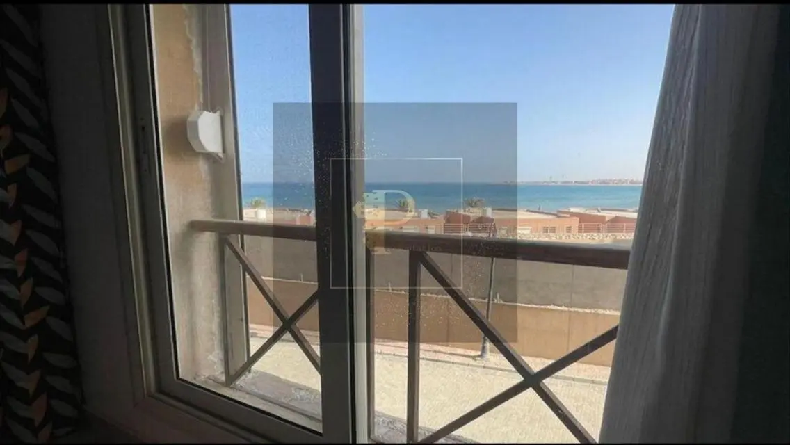 Luxury Apartment Overlooking Lakes in the Heart of the City