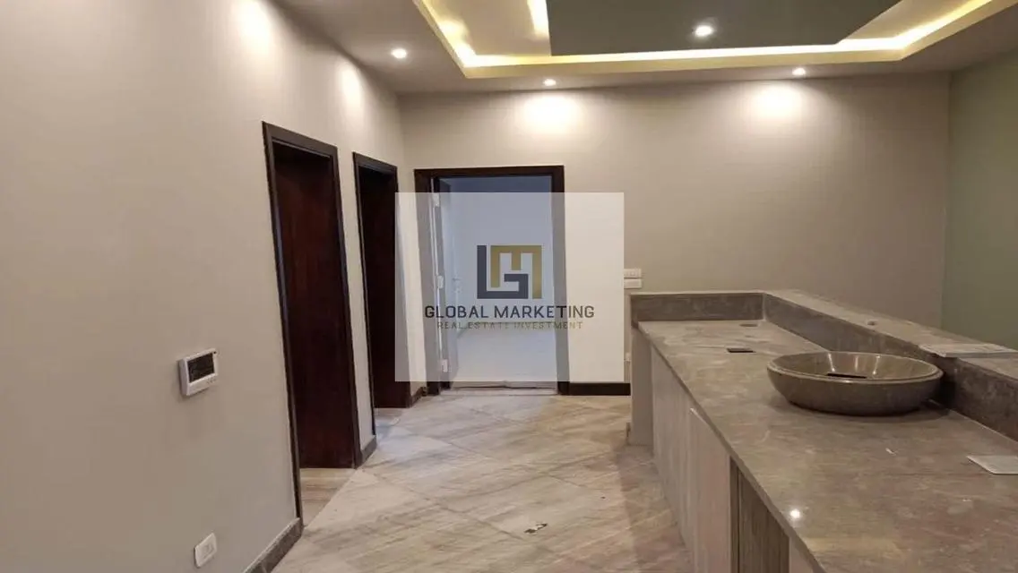 شقة فاخرة مع حديقة خاصة