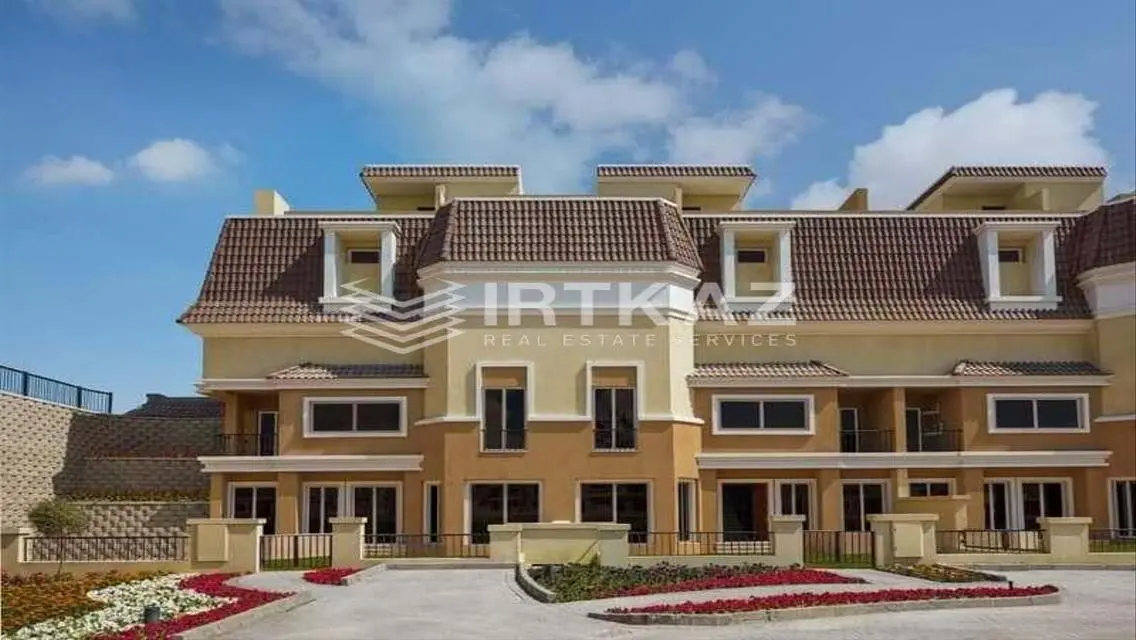 Luxury Apartment with Balcony and Shared Pool