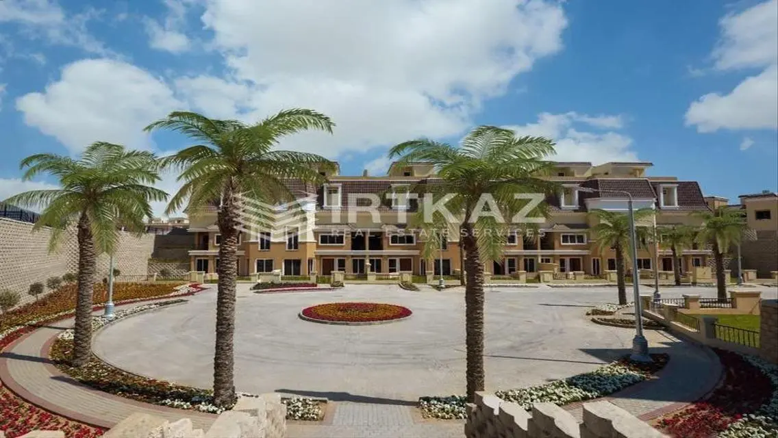 Luxury Apartment with Balcony and Shared Pool