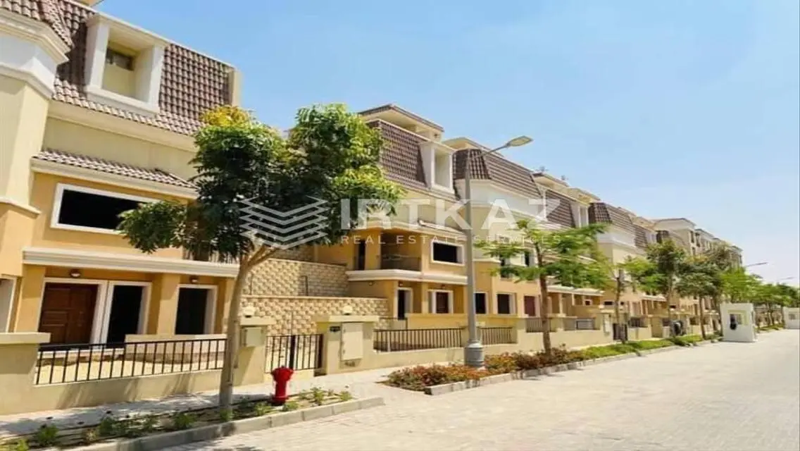 Luxury Apartment with Balcony and Shared Pool