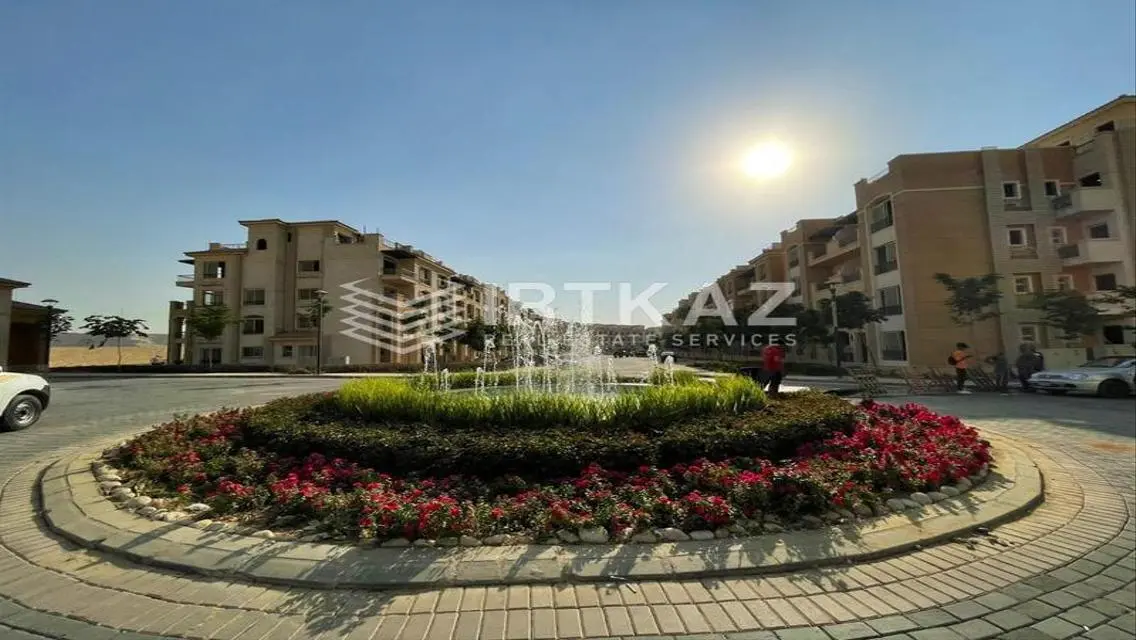 شقة فاخرة مطلة على بحيرة مع غرف دراسة ومسبح مشترك
