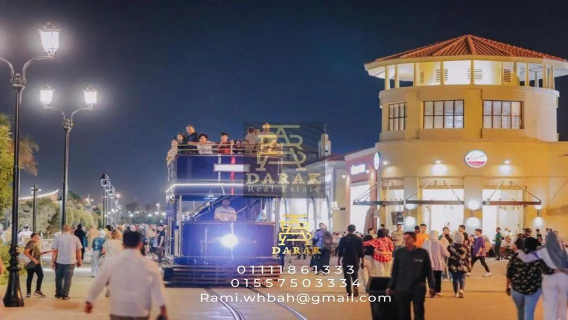 مول تجاري مفتوح المدى للبيع