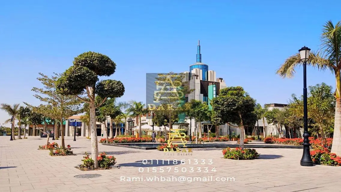مول تجاري مفتوح المدى للبيع
