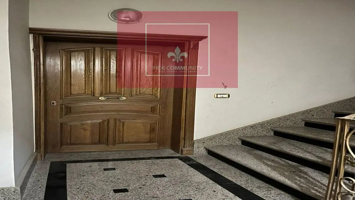 فيلا فاخرة للبيع بمساحة كبيرة