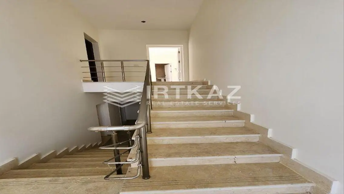 Luxury Villa with 5 Bedrooms in the Heart of the City