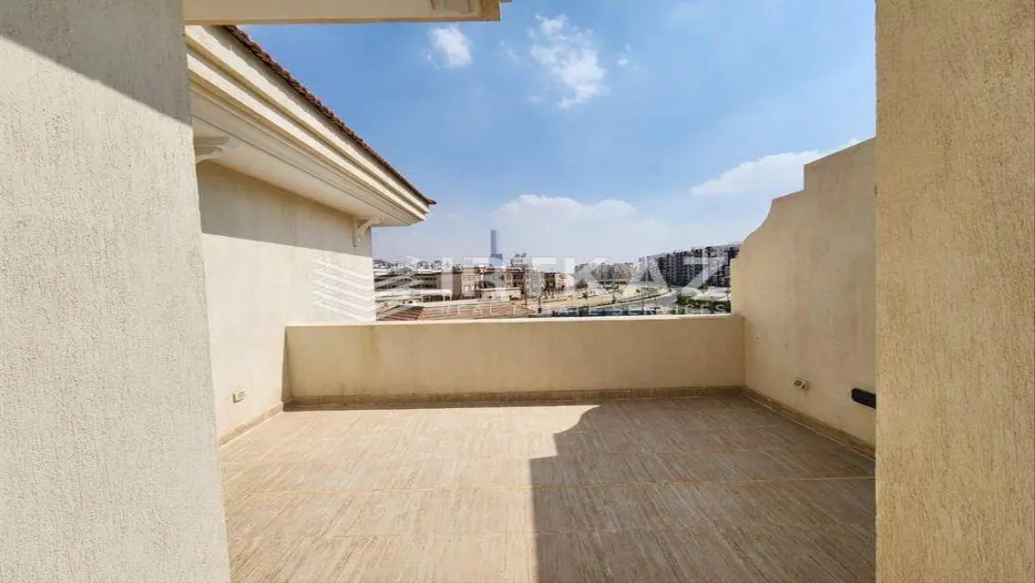 Luxury Villa with 5 Bedrooms in the Heart of the City