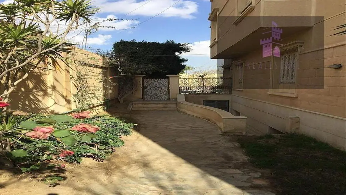 فيلا فاخرة للبيع بمساحة 1000 متر مربع