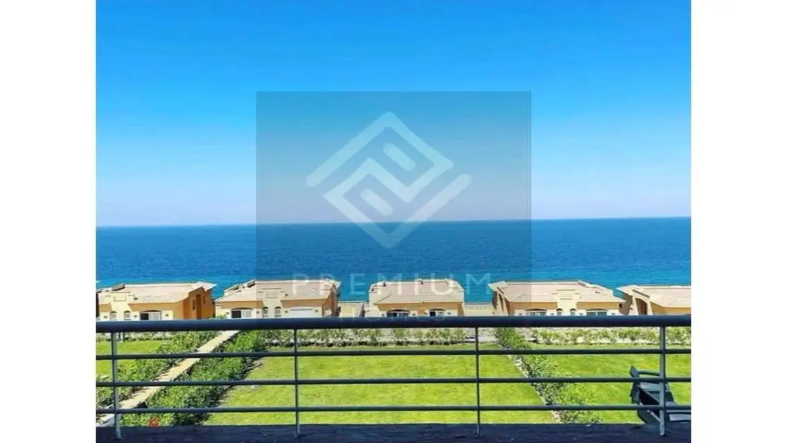 Luxury Apartment Overlooking Lakes