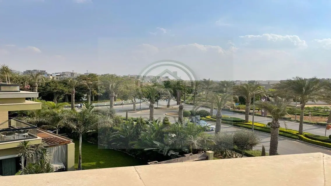 عقار فاخر للبيع في موقع متميز
