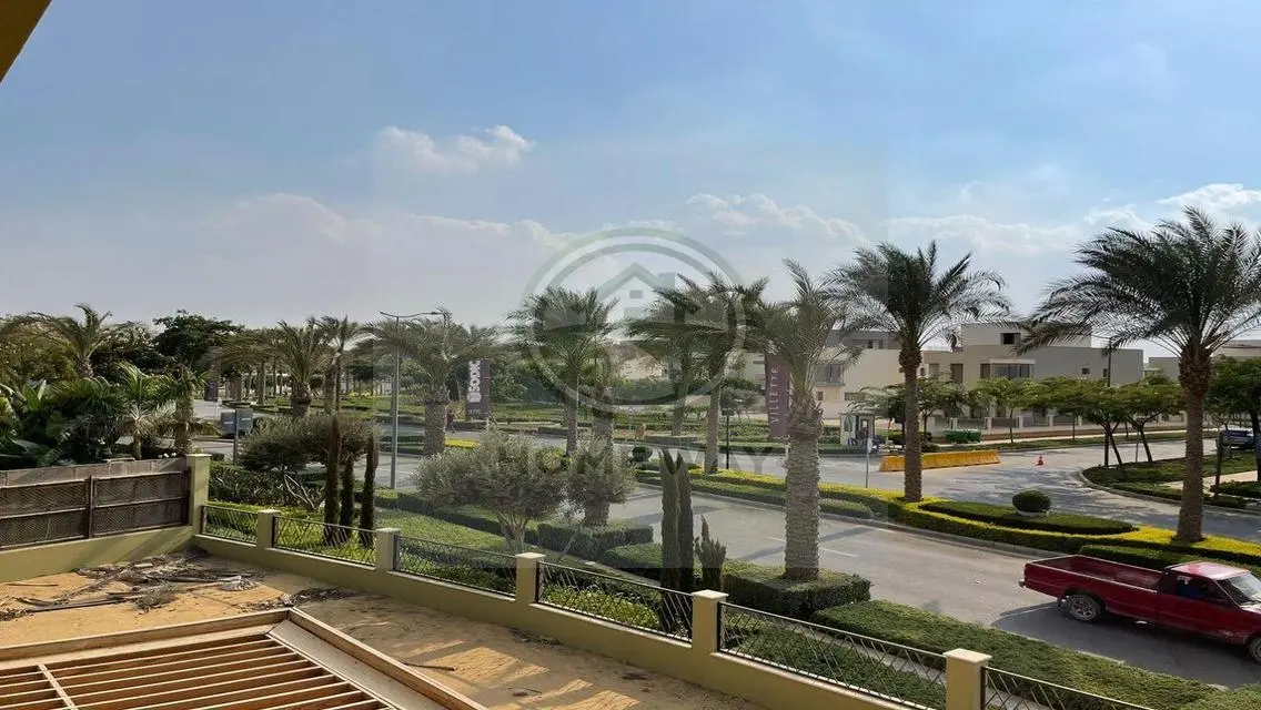 عقار فاخر للبيع في موقع متميز
