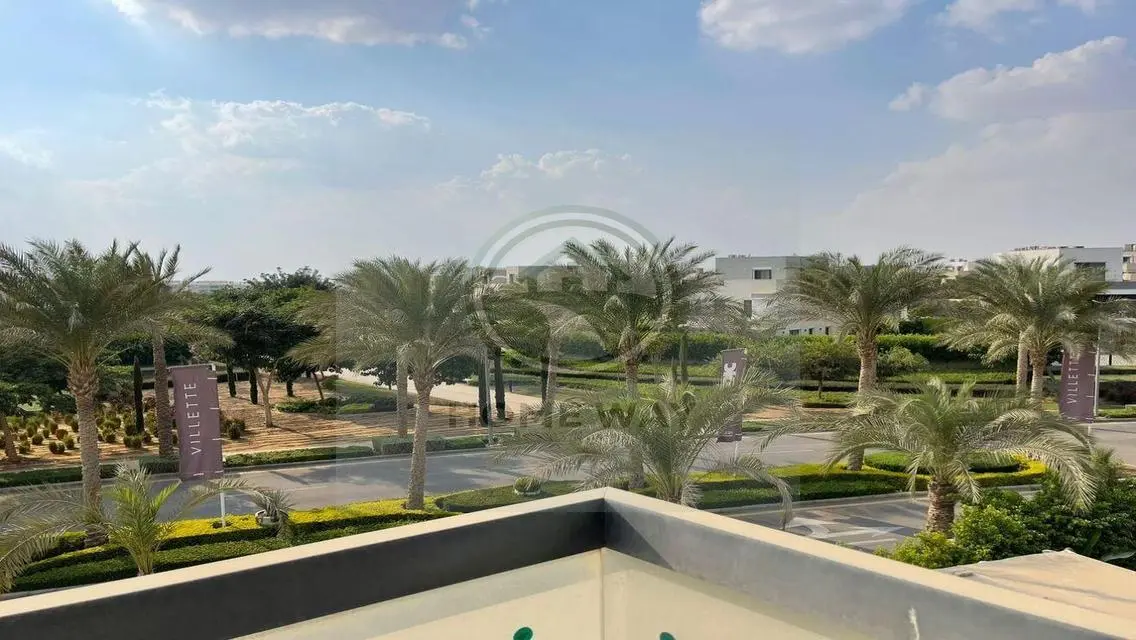 عقار فاخر للبيع في موقع متميز