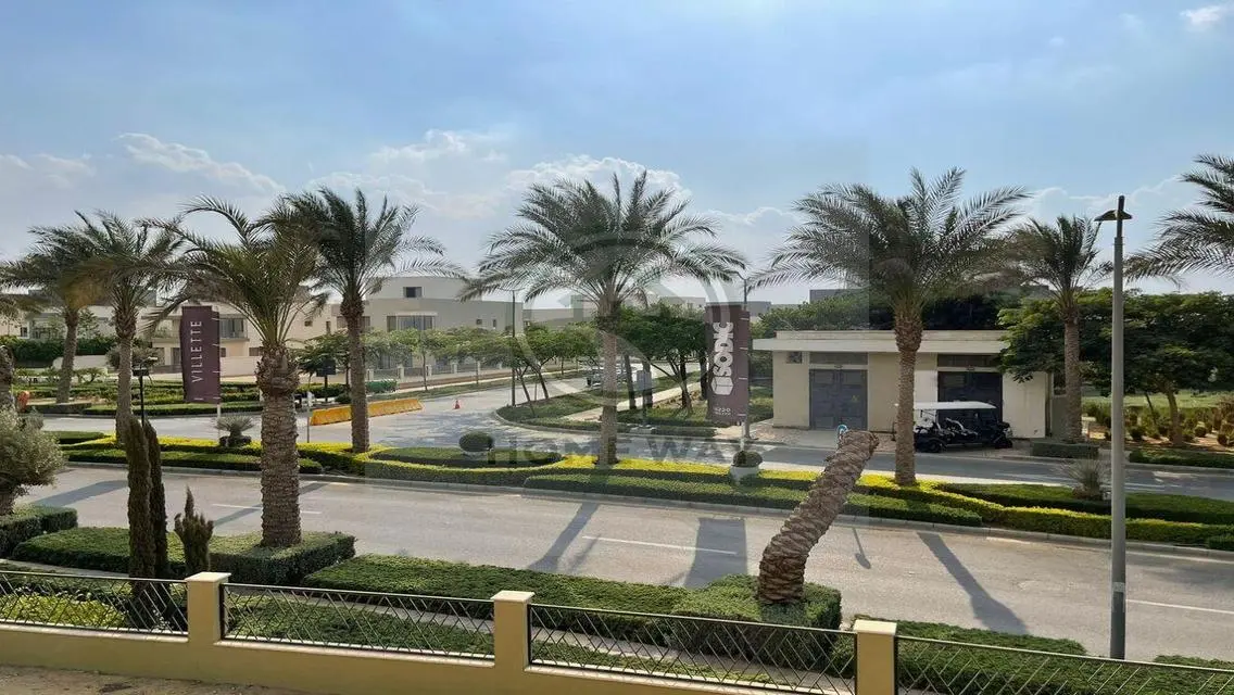 عقار فاخر للبيع في موقع متميز