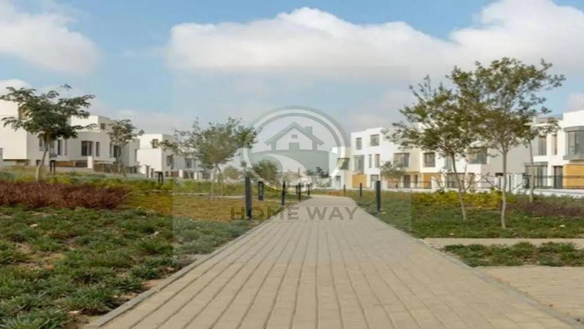 عقار فاخر للبيع في موقع متميز