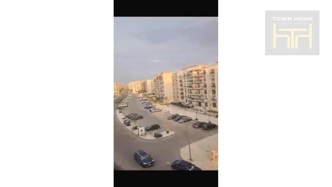 شقة فاخرة بمساحة واسعة مع شرفة وواجهة مميزة