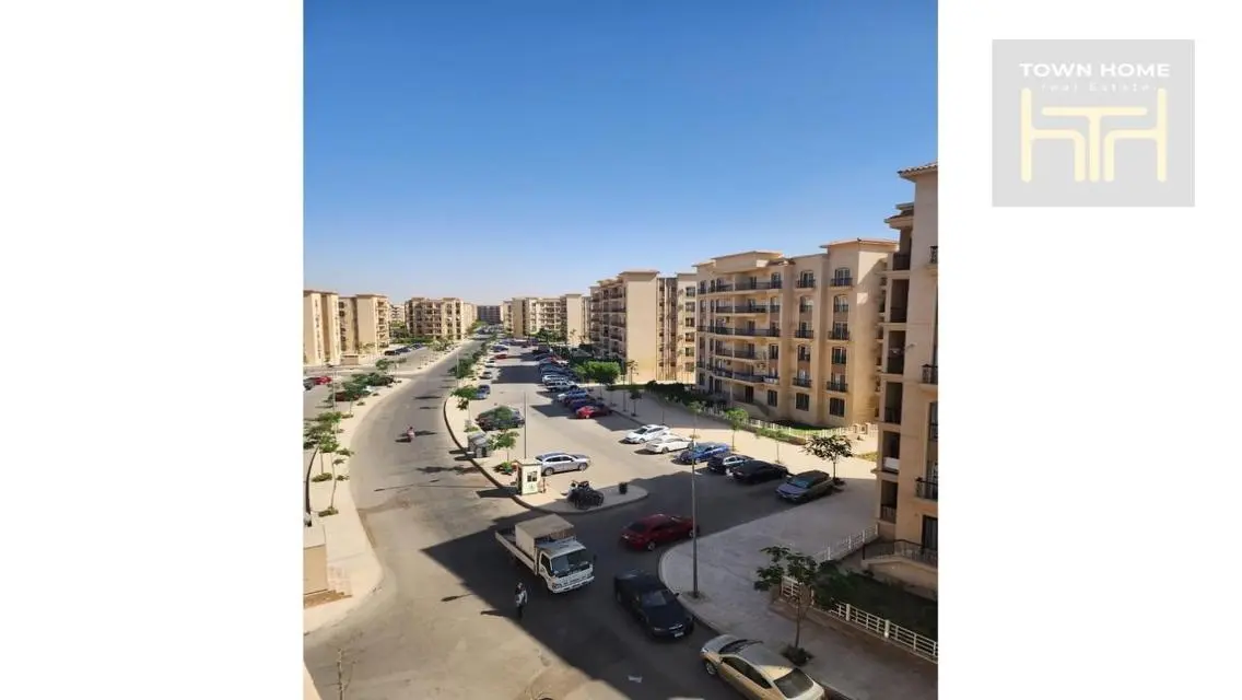 شقة فاخرة بمساحة واسعة مع شرفة وواجهة مميزة
