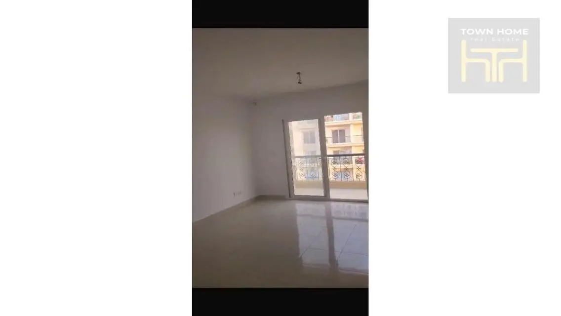 شقة فاخرة بمساحة واسعة مع شرفة وواجهة مميزة