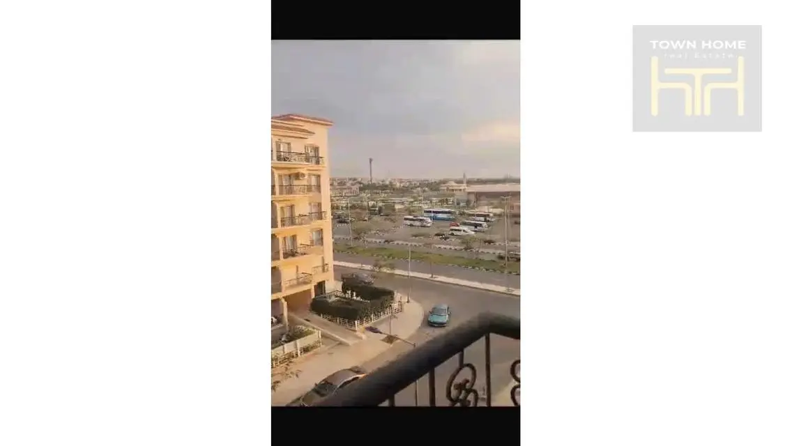 شقة فاخرة بمساحة واسعة مع شرفة وواجهة مميزة