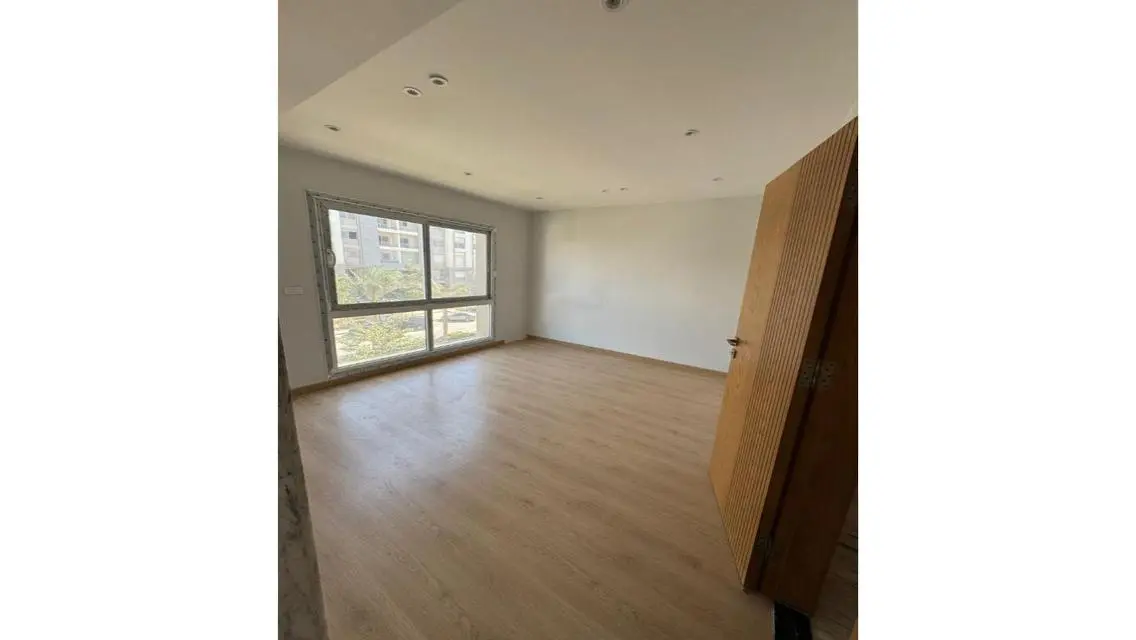 Luxury Apartment with Multiple Rooms and Stunning Views