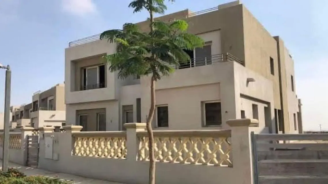 فيلا فاخرة مع مسبح خاص وحديقة في قلب المدينة