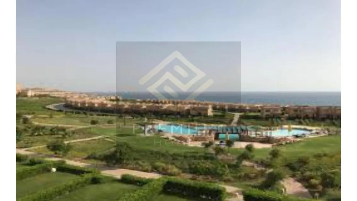 شقة فاخرة مع إطلالة على البحيرات للبيع