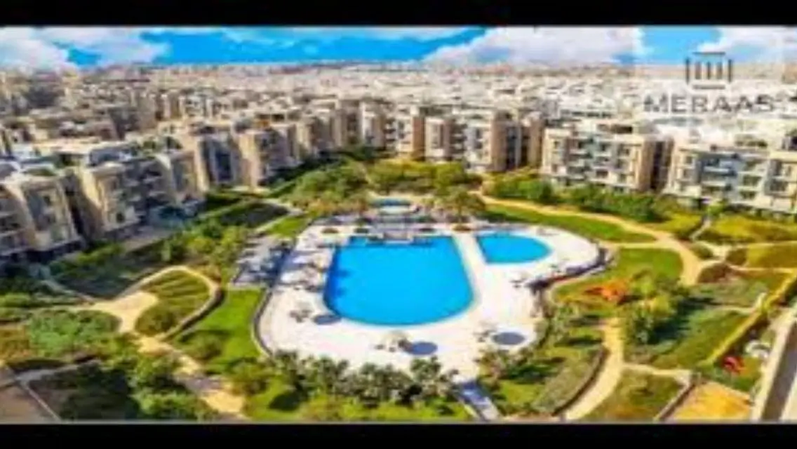 فيلا فاخرة للبيع مع مسبح وحديقة خاصة