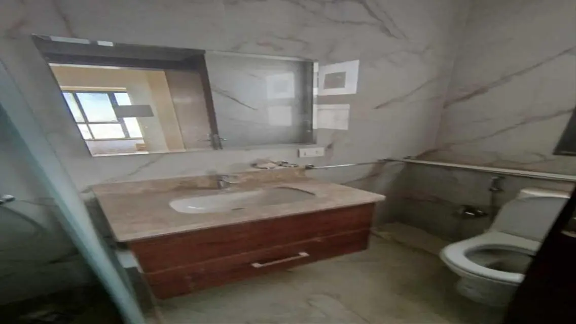 Luxurious Apartment in Eastown 190 with Stunning Views