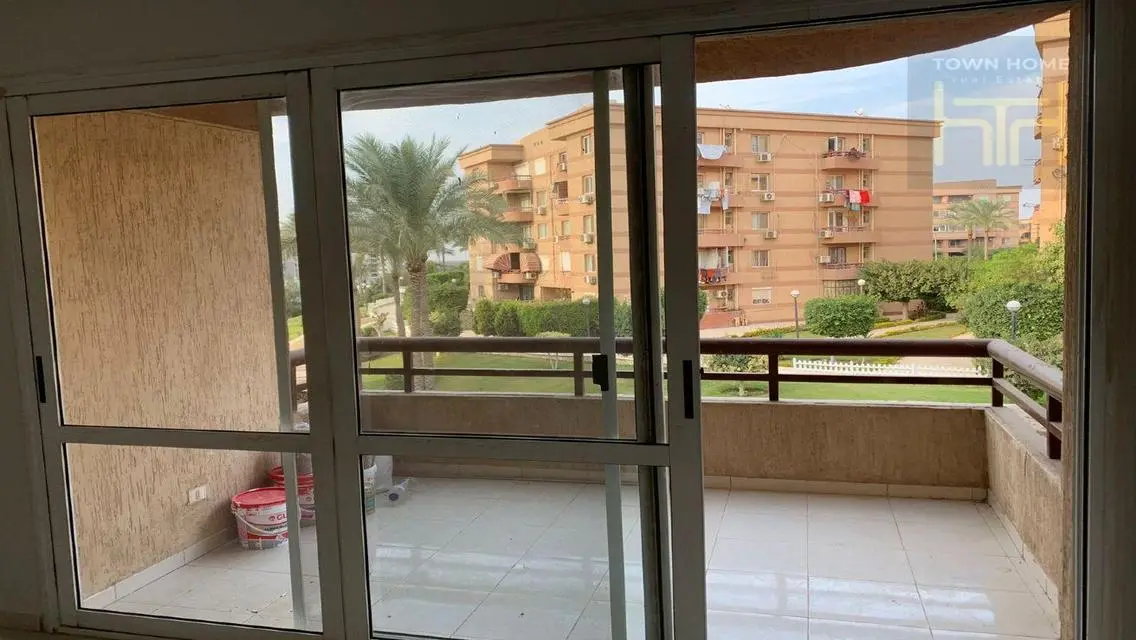 شقة فاخرة بمساحة 300 متر في موقع متميز