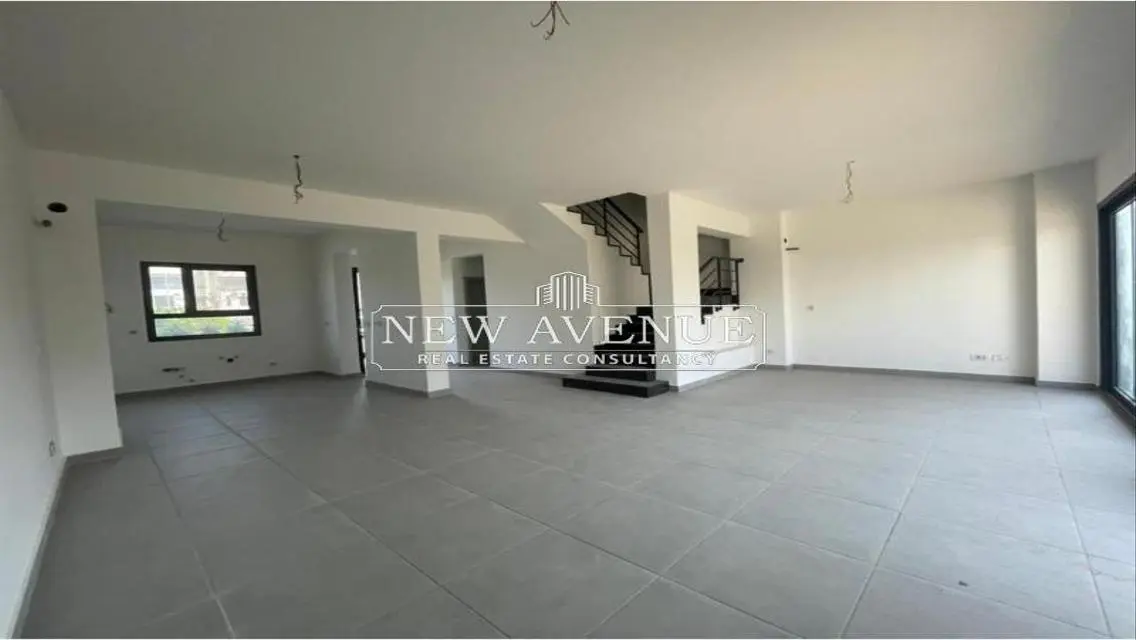 Luxury Apartment with Private Balcony and Garden