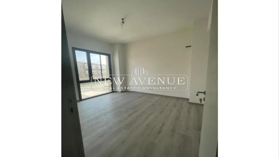 Luxury Apartment with Private Balcony and Garden