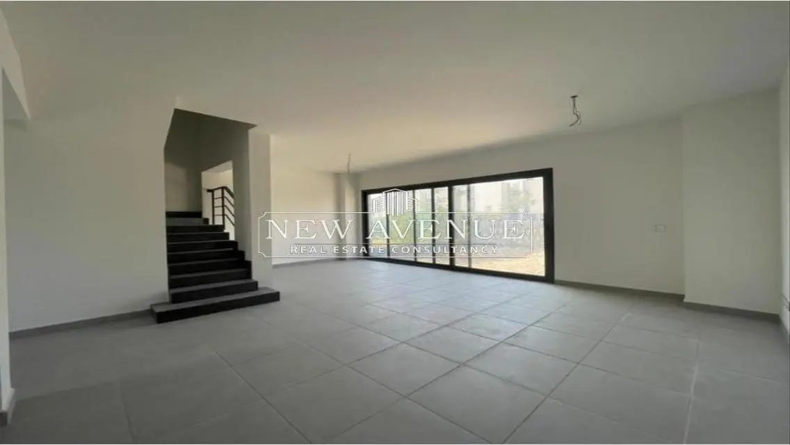 Luxury Apartment with Private Balcony and Garden