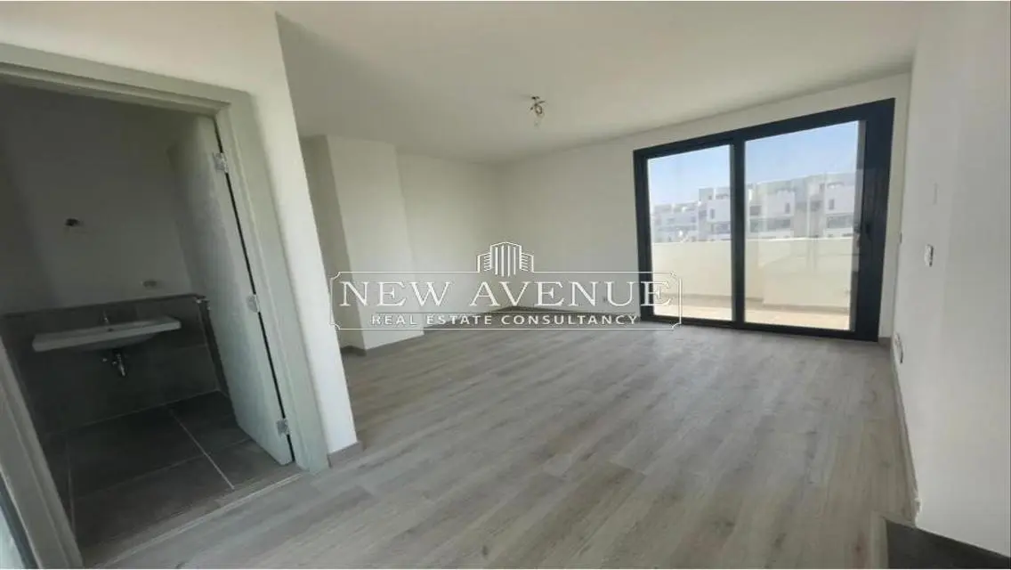 Luxury Apartment with Private Balcony and Garden