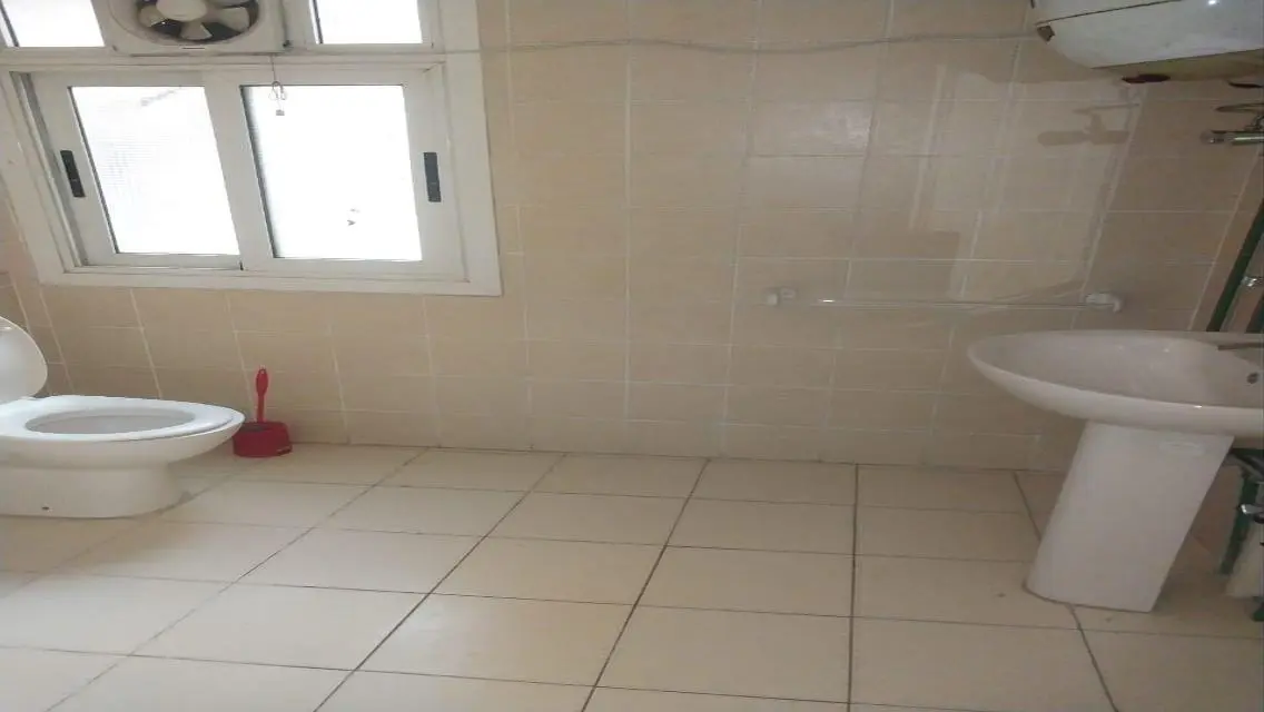 شقة للبيع بمساحة واسعة