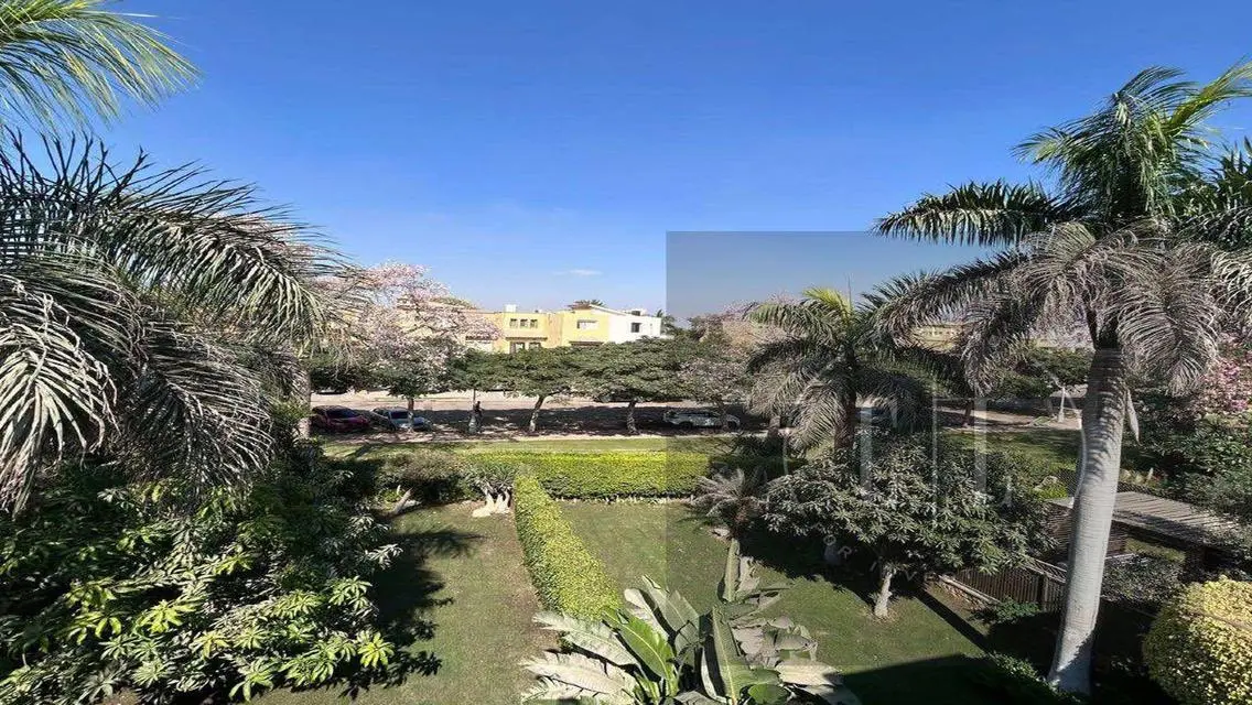 فيلا فاخرة للبيع مع إطلالة رائعة