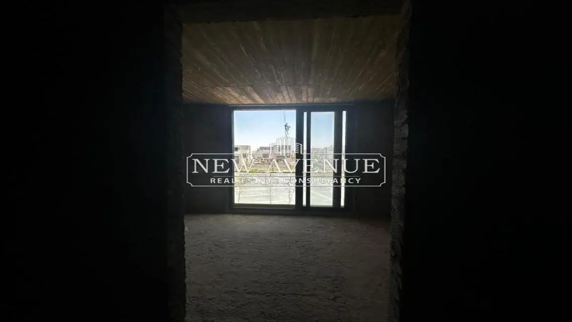 شقة فاخرة بمساحة واسعة مع حديقة خاصة