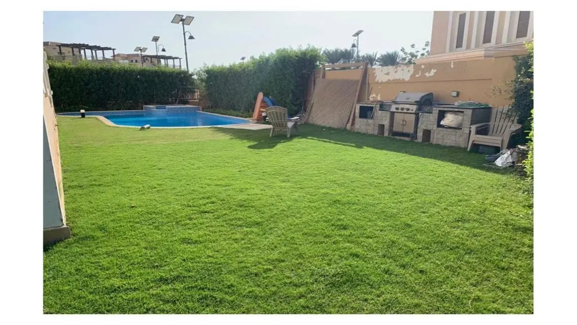 منزل فاخر مكون من 400 متر مع حديقة ومسبح خاص