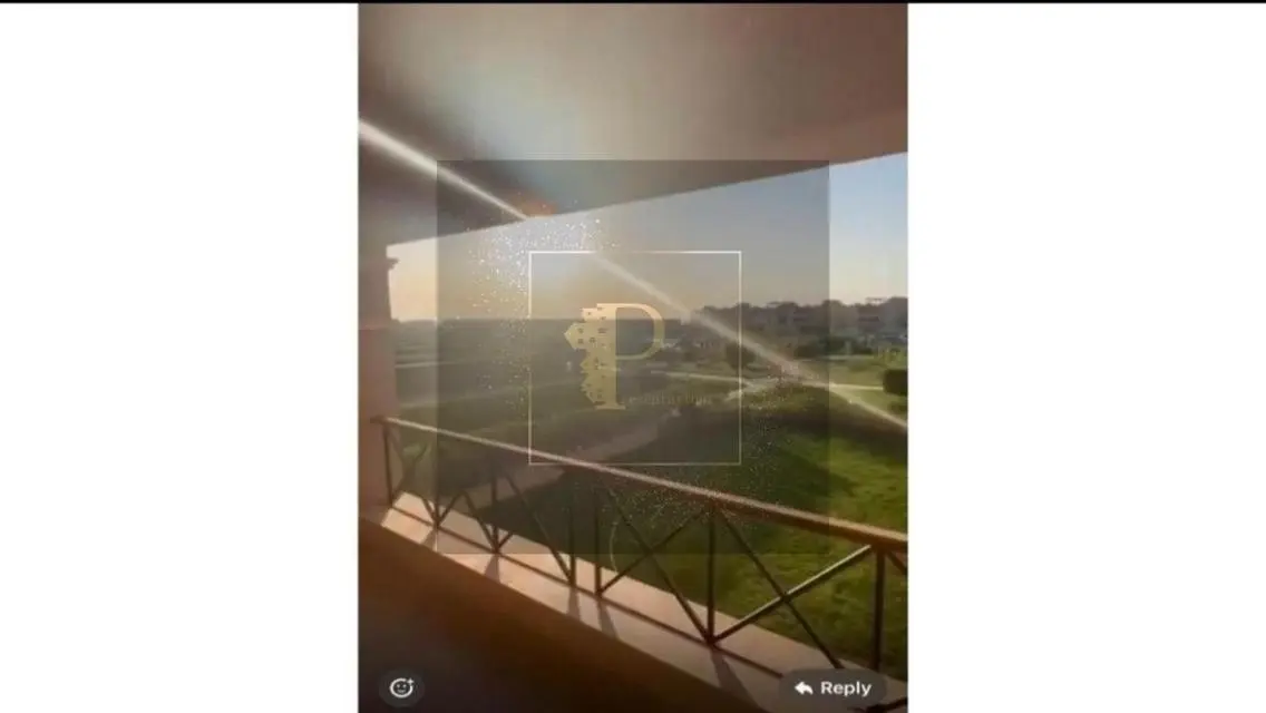 فيلا فاخرة للبيع مع حديقة خاصة ومسبح مشترك