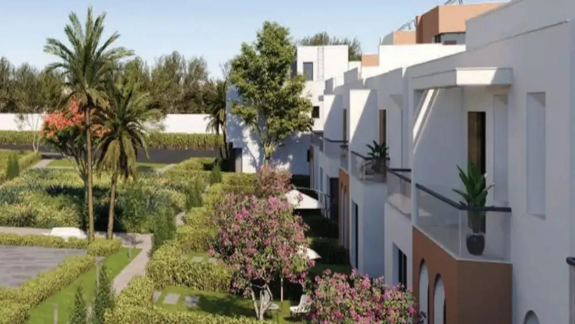 Luxury Villa for Sale with Spacious Area by the Lakes