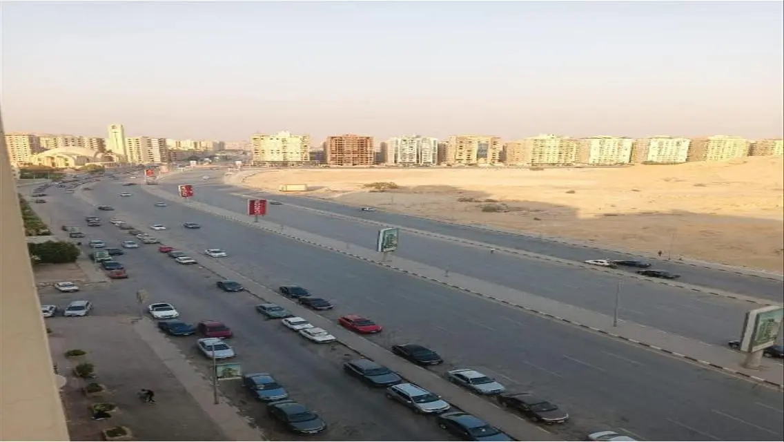 شقة فاخرة للبيع بمساحة واسعة في موقع مركزي