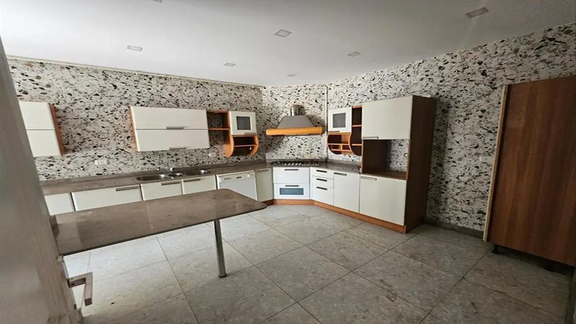 Stunning 150 sqm Apartment in a Prime Location