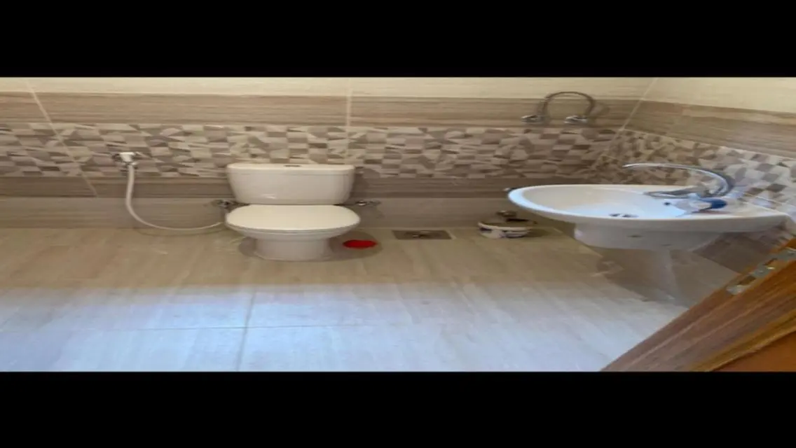 شقة فاخرة بتصميم حديث للإيجار