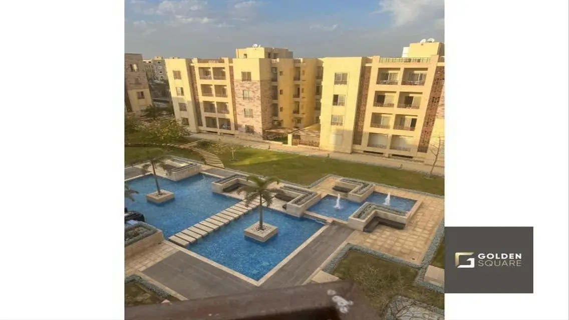 شقة فاخرة للبيع مطلة على البحيرات