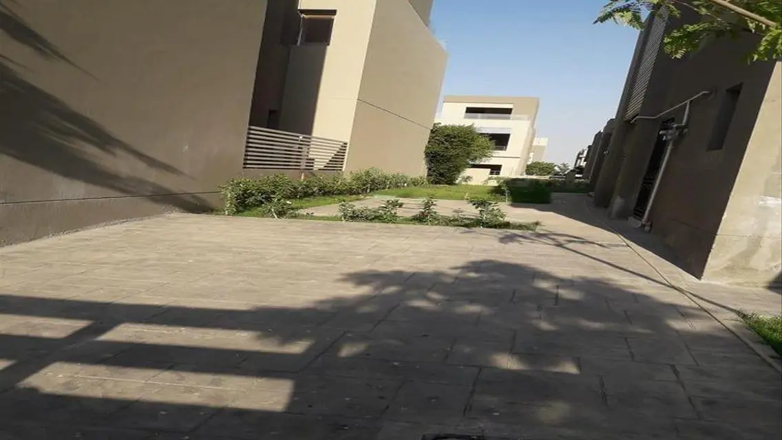 شقة فاخرة للبيع بمساحة 2500 متر