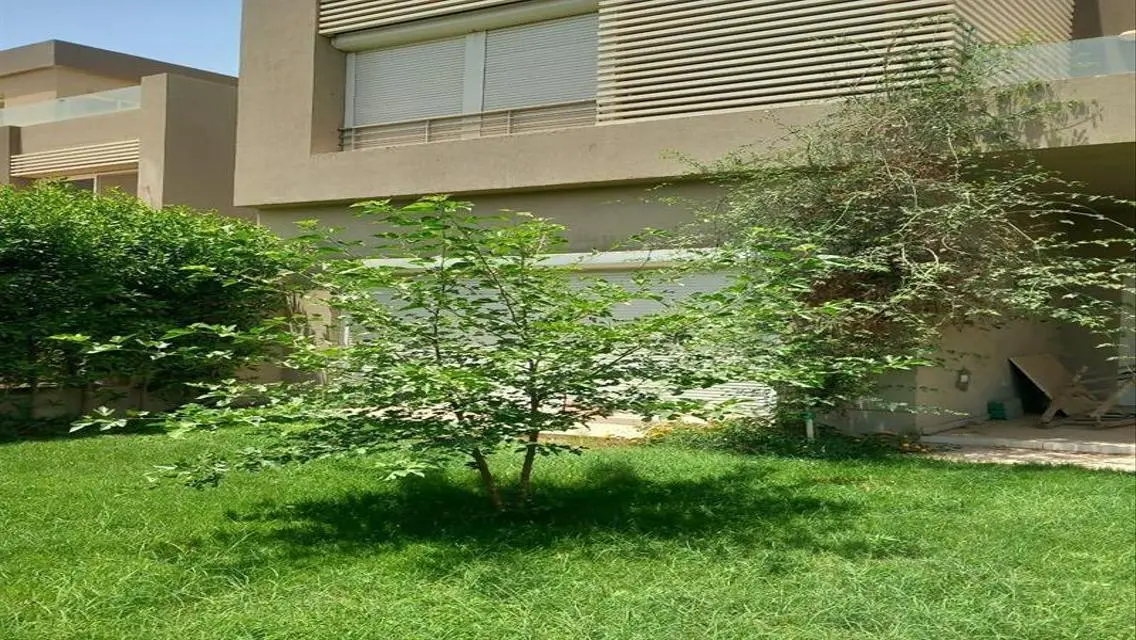 شقة فاخرة للبيع بمساحة 2500 متر