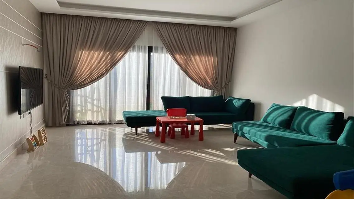 شقة فاخرة للبيع بمساحة 2500 متر