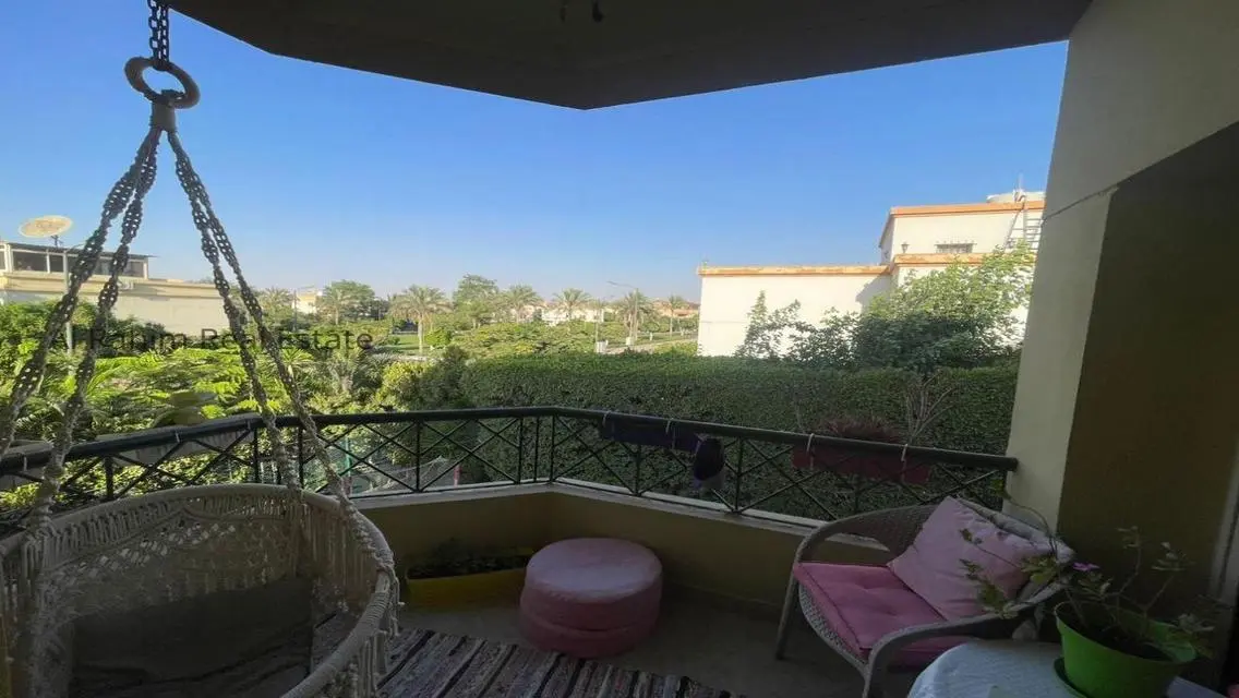 شقة فاخرة للبيع مع حديقة خاصة
