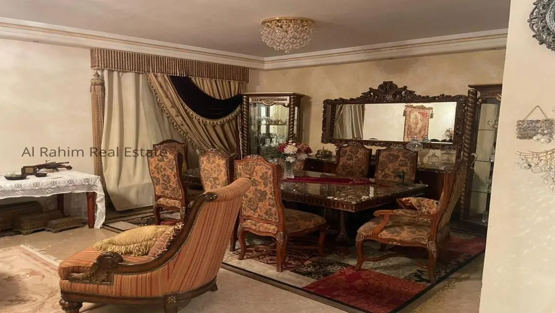 شقة فاخرة للبيع مع حديقة خاصة