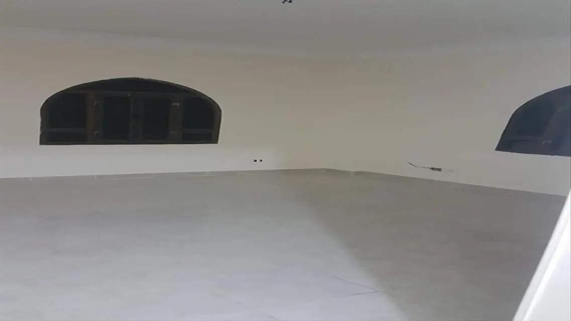 شقة فاخرة بمساحة كبيرة مع شرفة وحديقة خاصة