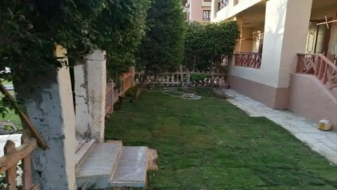 شقة فاخرة بمساحة كبيرة مع شرفة وحديقة خاصة