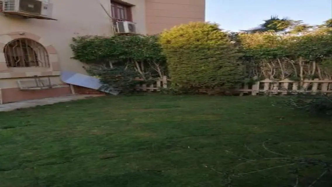 شقة فاخرة بمساحة كبيرة مع شرفة وحديقة خاصة
